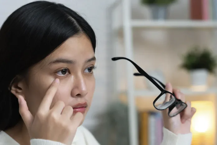 A Guide to Dark Eye Circle Removal in Singapore